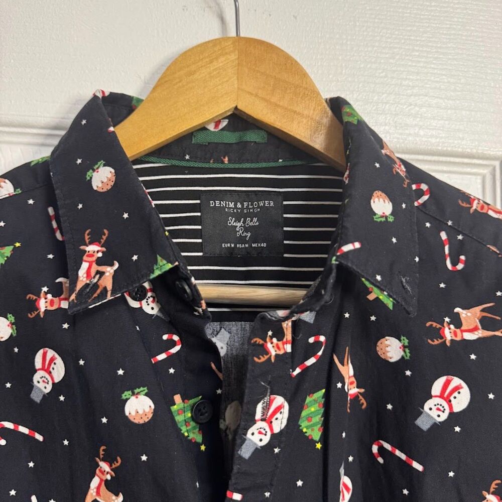 Men’s Ricky Singh Denim & Flower Christmas Themed Short Sleeve Button Up Size M
